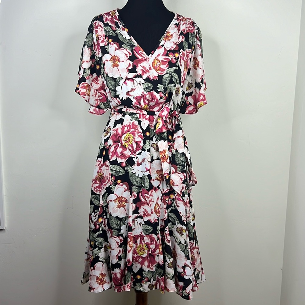 WHITE HOUSE BLACK MARKET Floral Dress M